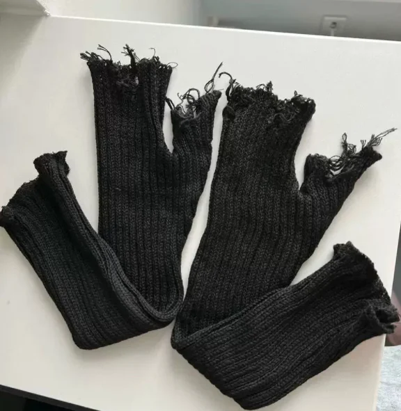 1pair Black Tattered Punk Unisex Fingerless Cuff Knit Gloves — image 3