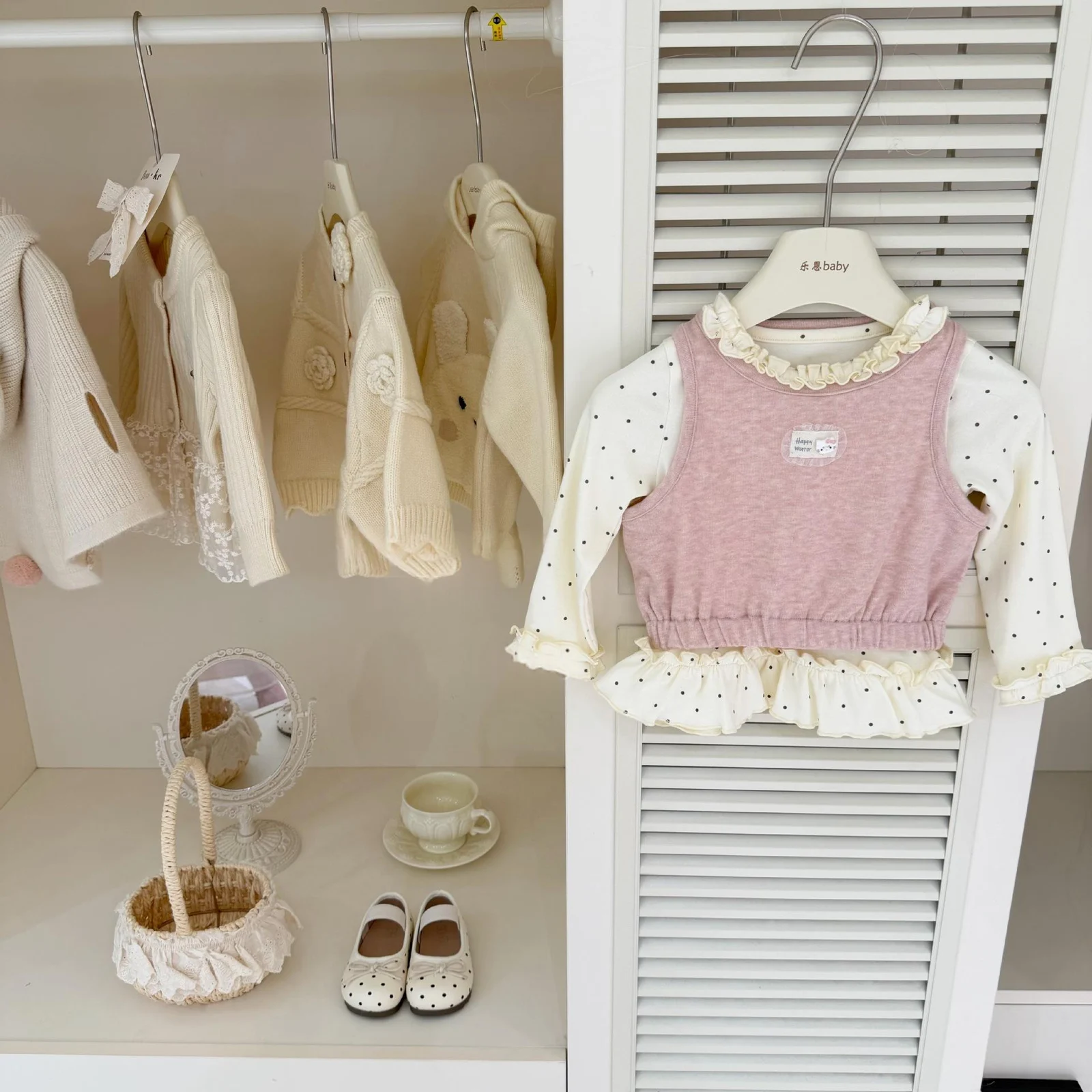 Baby Girls Ruffled Bottoming Shirt Vest And Bow-knot Pants Three-piece Set — image 2