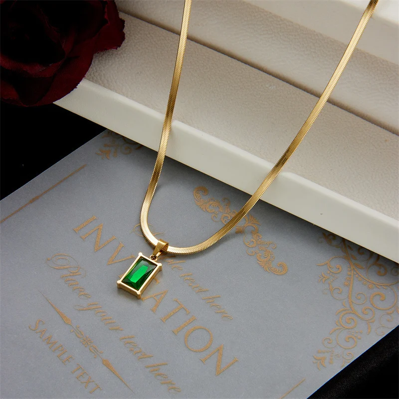 Blade Chain Advanced Sense Of Light Luxury Emerald Zircon Pendant — image 4