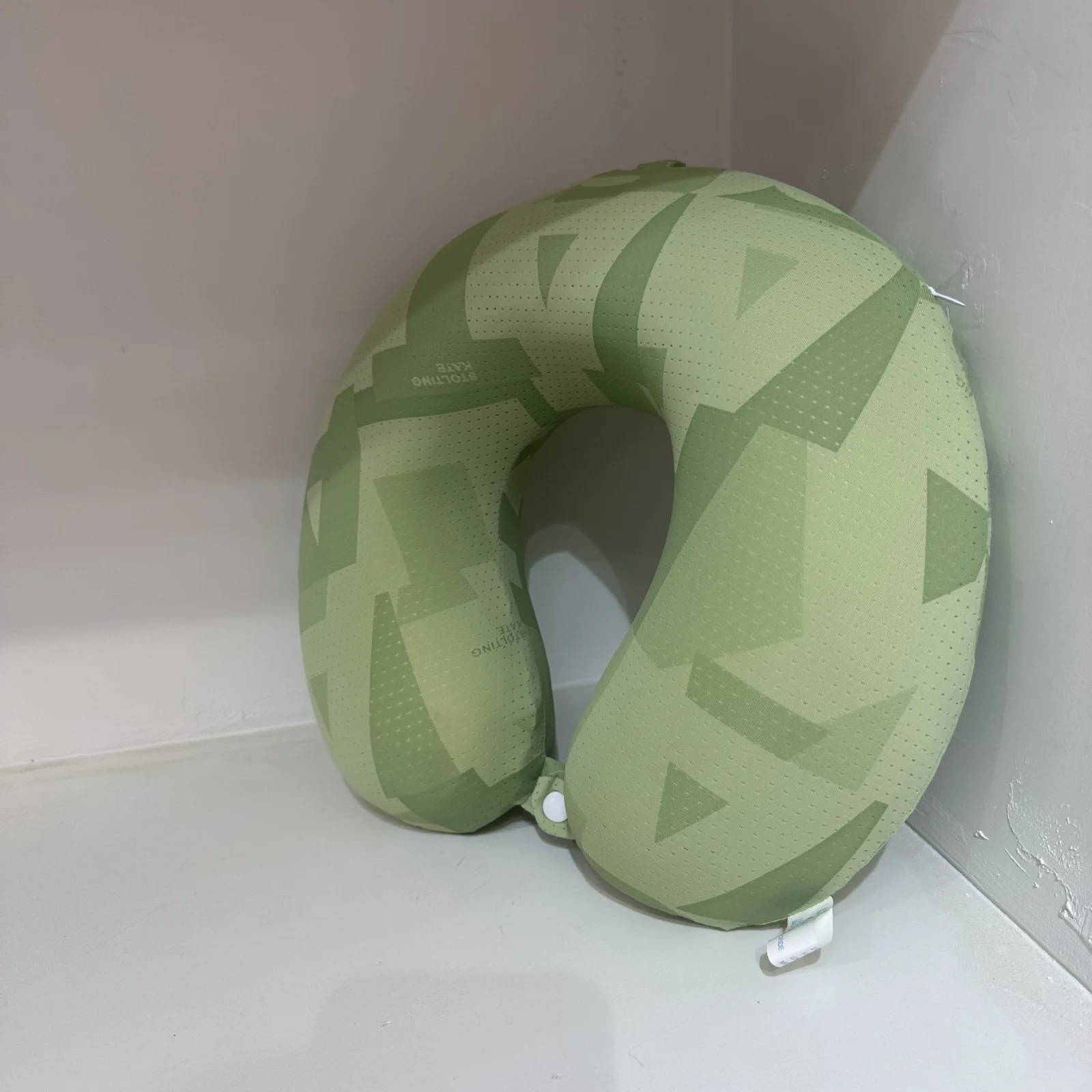 Breathable Mesh Letter Geometric Print Memory Foam U Shaped Neck Pillow, Button… — image 4