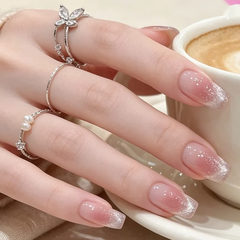 Bright White Crystal Cat-eye Wearable Nails — image 4