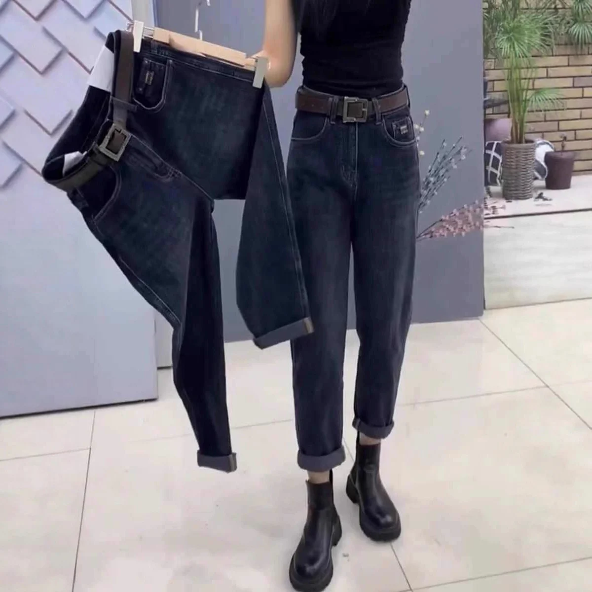 Color-block Tapered Harem Jeans For An Hourglass — image 2