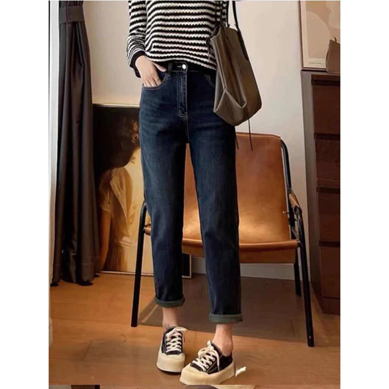Color-block Tapered Harem Jeans For An Hourglass — image 1