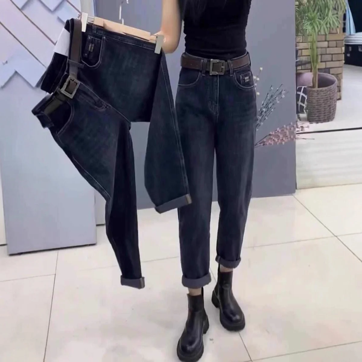 Color-block Tapered Harem Jeans For An Hourglass — image 8