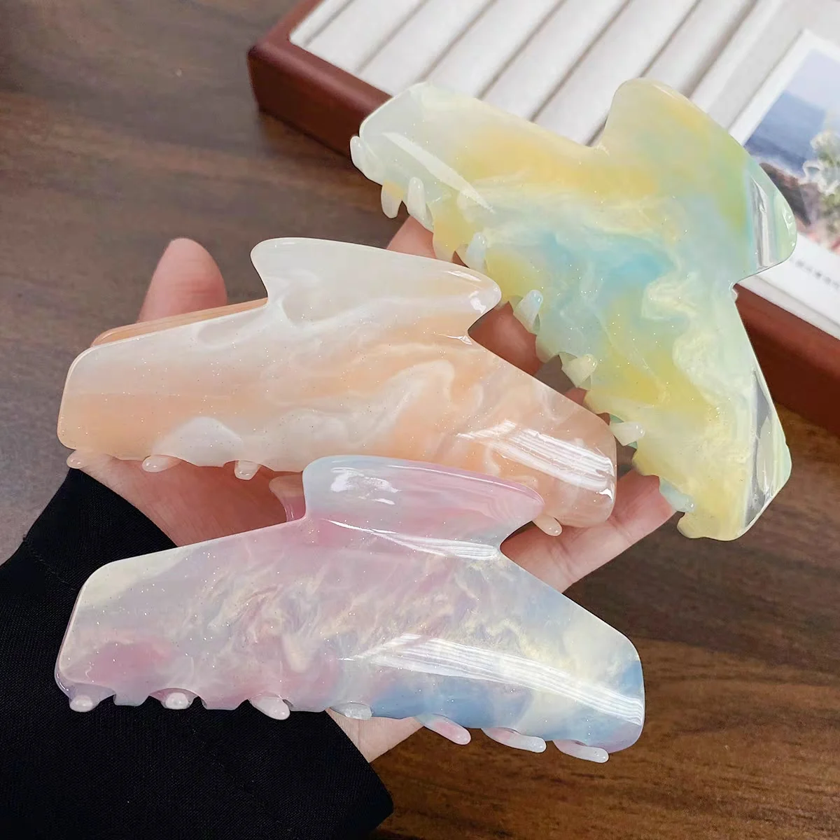 Color Changing In The Sun Exquisite High-grade Acetate Shark Clip Updo Hair Claw… — image 1