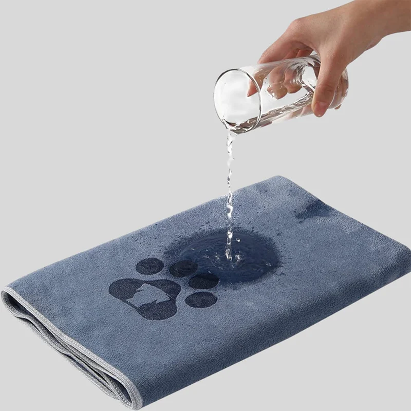 Coral Fleece Bathing Towel For Pet Cleaning — image 3