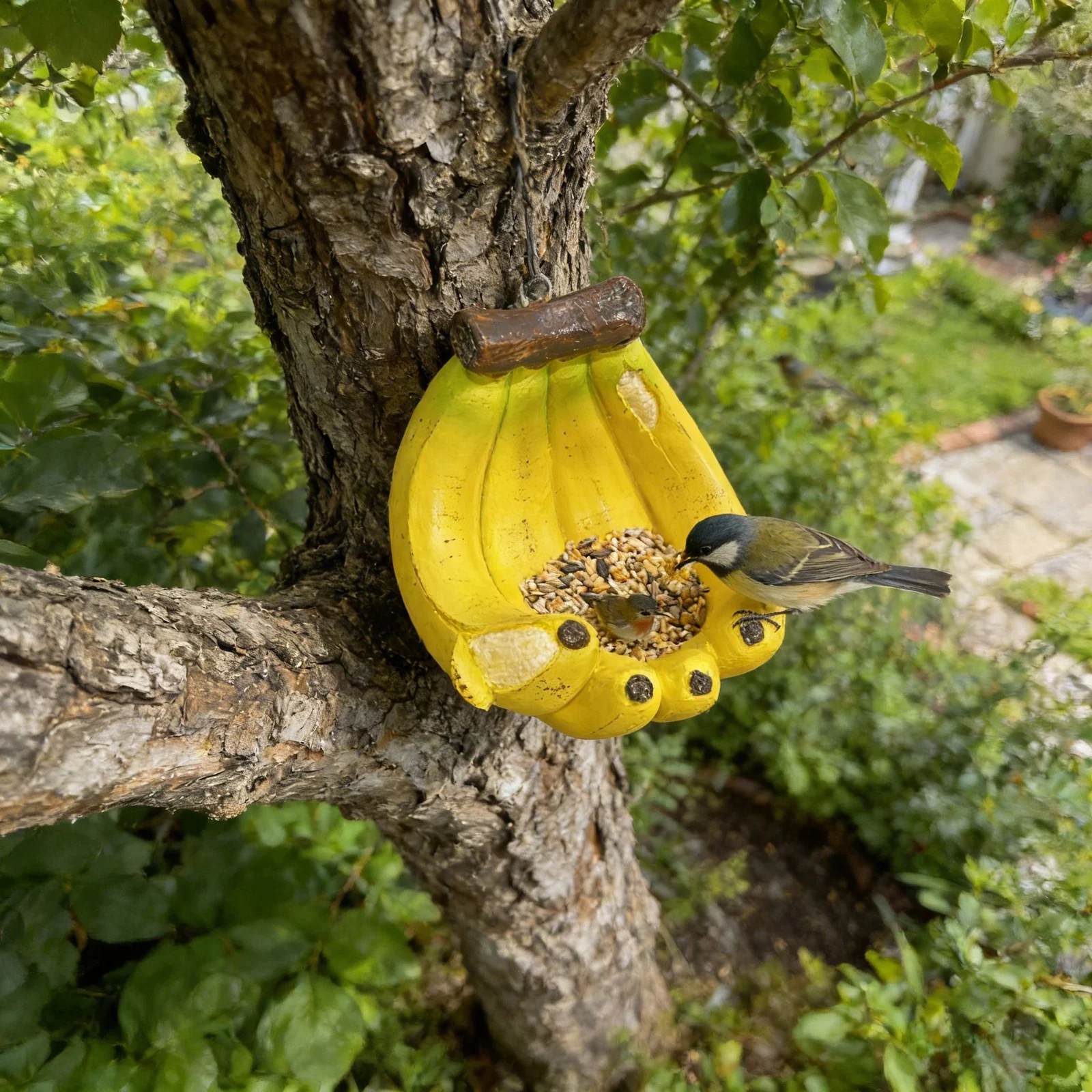 Creative Banana-shaped Resin Bird Feeder — image 3
