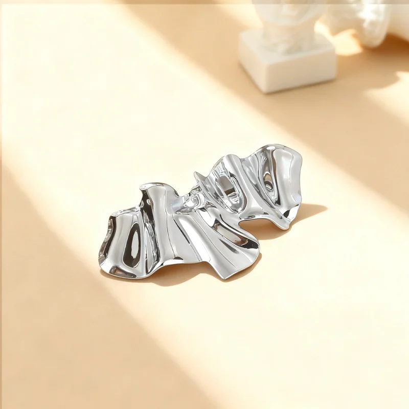 Creative Pleated Light-luxury High-end Glossy Metal Brooch — image 5