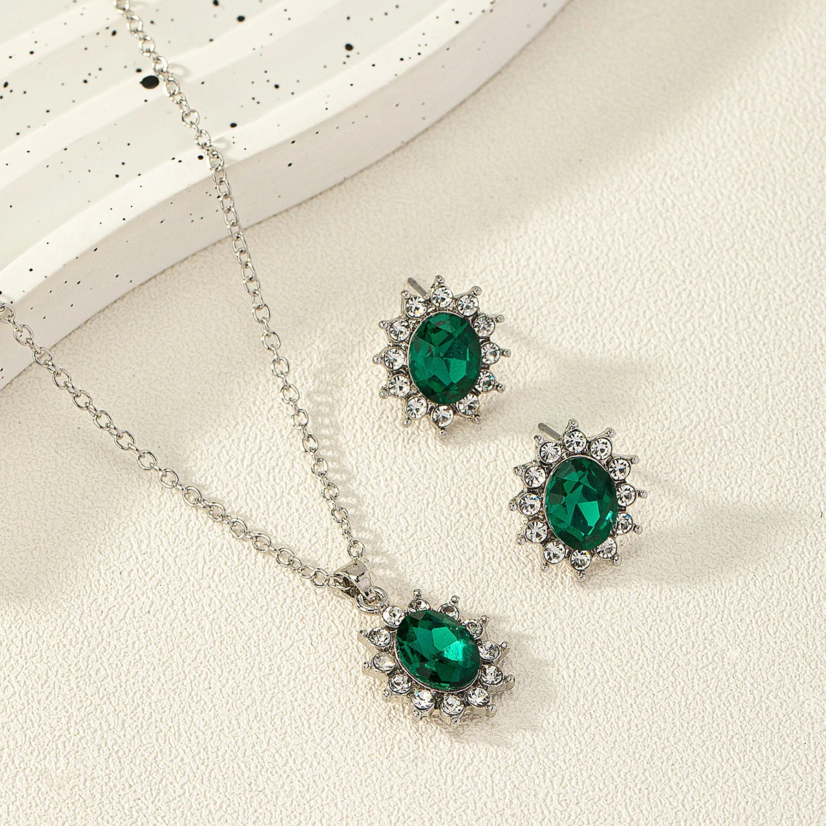 Fashion Sunflower Zircon Ear Stud Necklace Suit — image 5