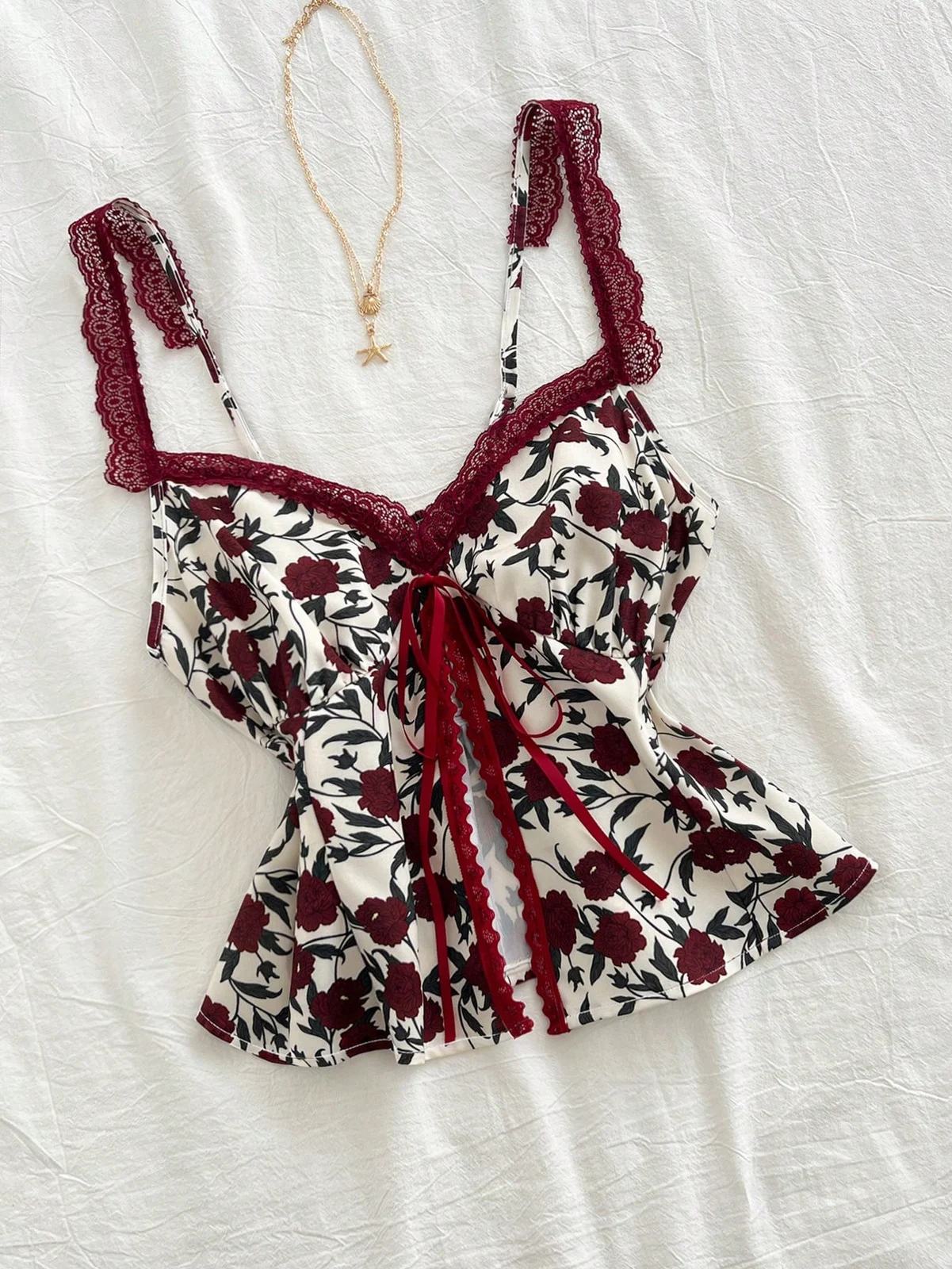 Fashionable And Versatile Lace-trimmed Camisole With A Floral Bow Detail — image 2
