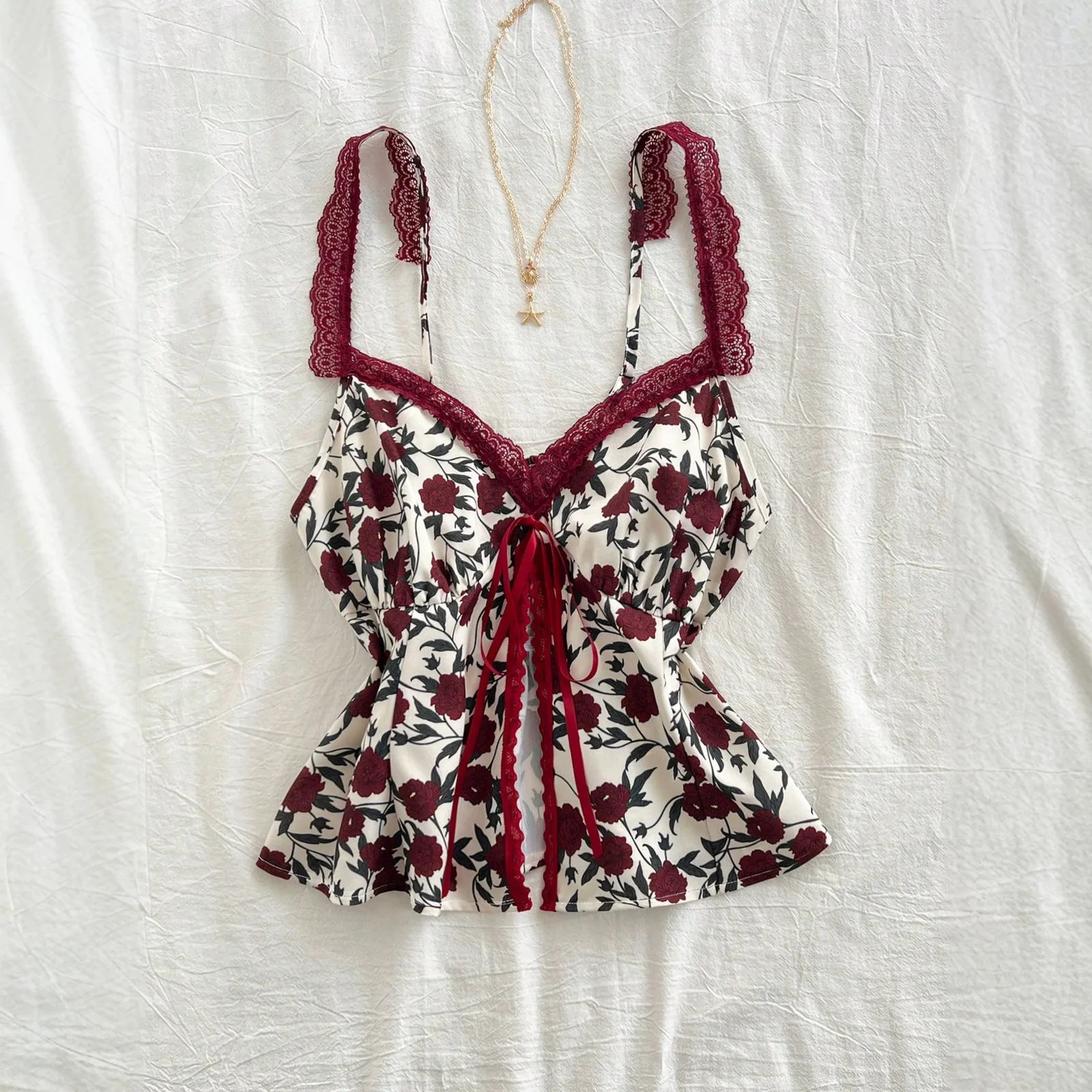 Fashionable And Versatile Lace-trimmed Camisole With A Floral Bow Detail — image 4