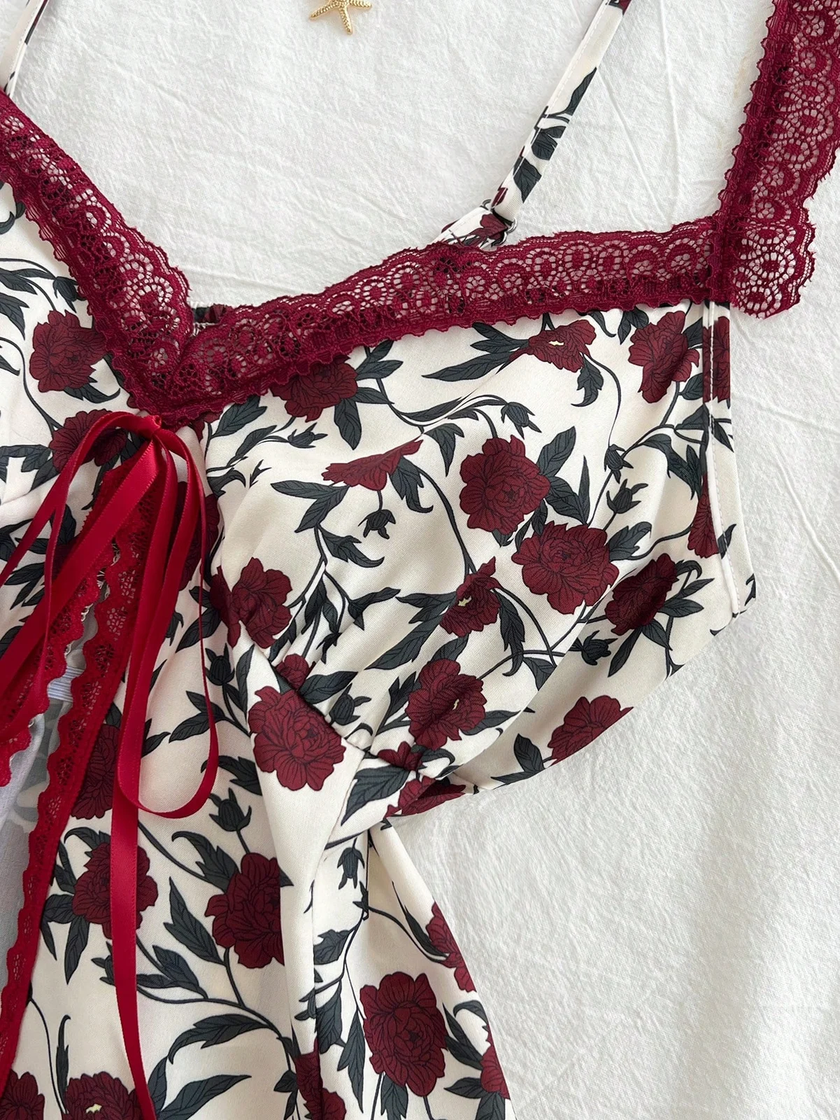 Fashionable And Versatile Lace-trimmed Camisole With A Floral Bow Detail — image 5