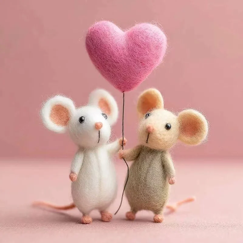 Felt-poking Heart-shaped Balloon Mouse — image 2