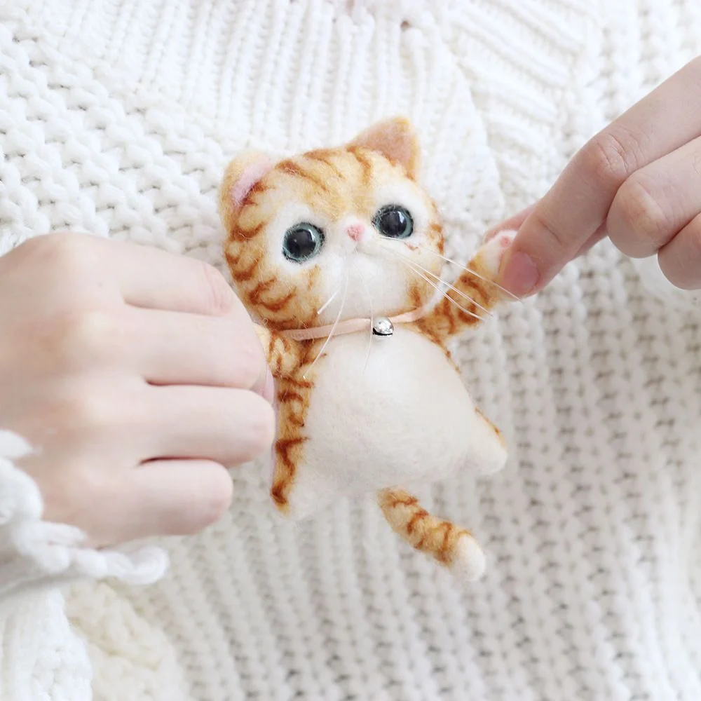 Felted Wool Needle Felting Kit Kitten Brooch — image 5