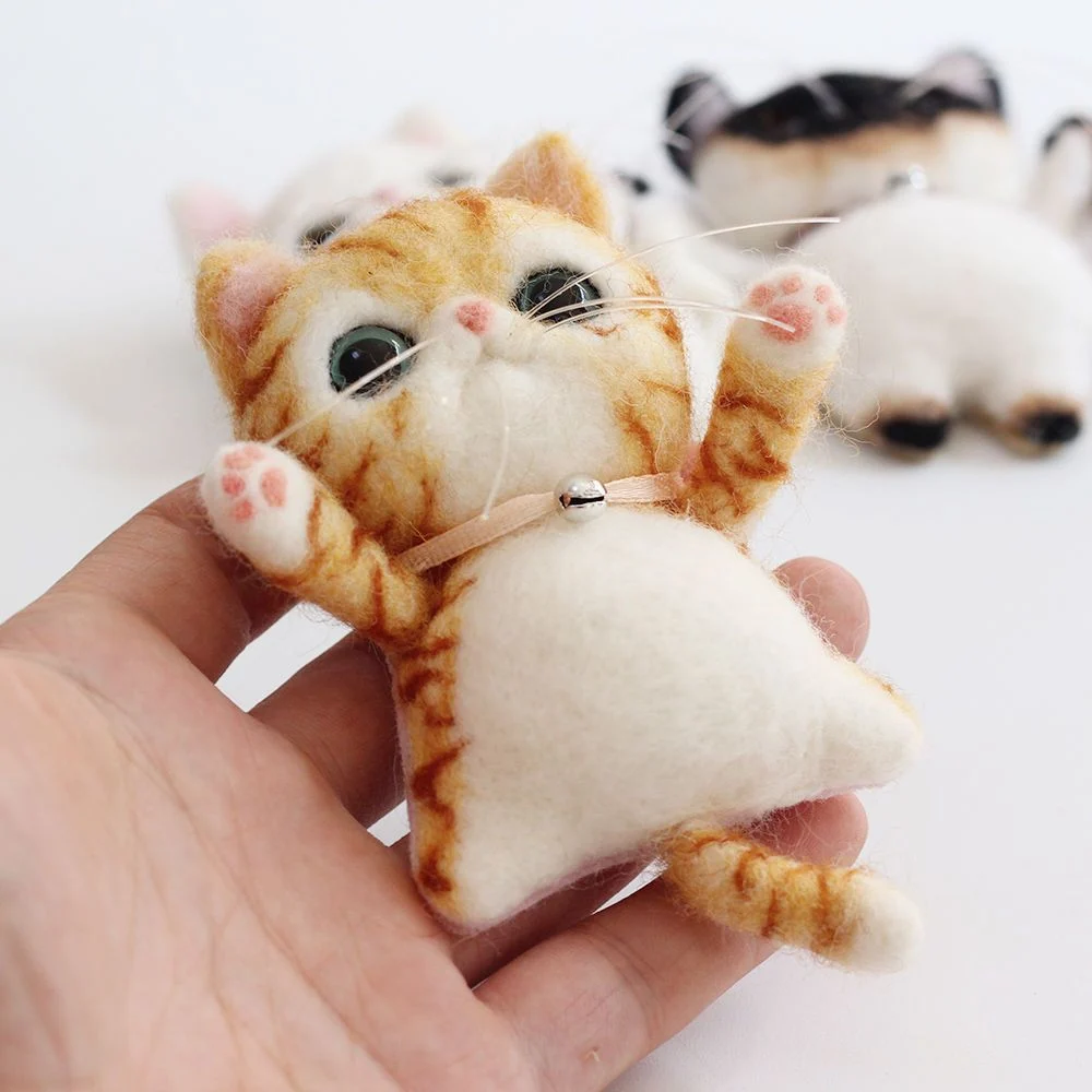 Felted Wool Needle Felting Kit Kitten Brooch — image 2
