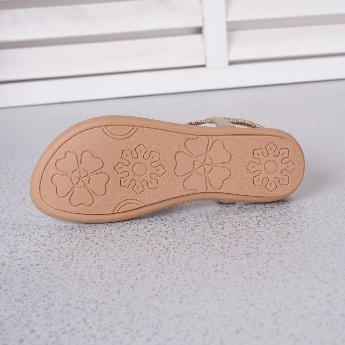 Flat-bottomed Sequined Thong-strap Roman Sandals — image 3