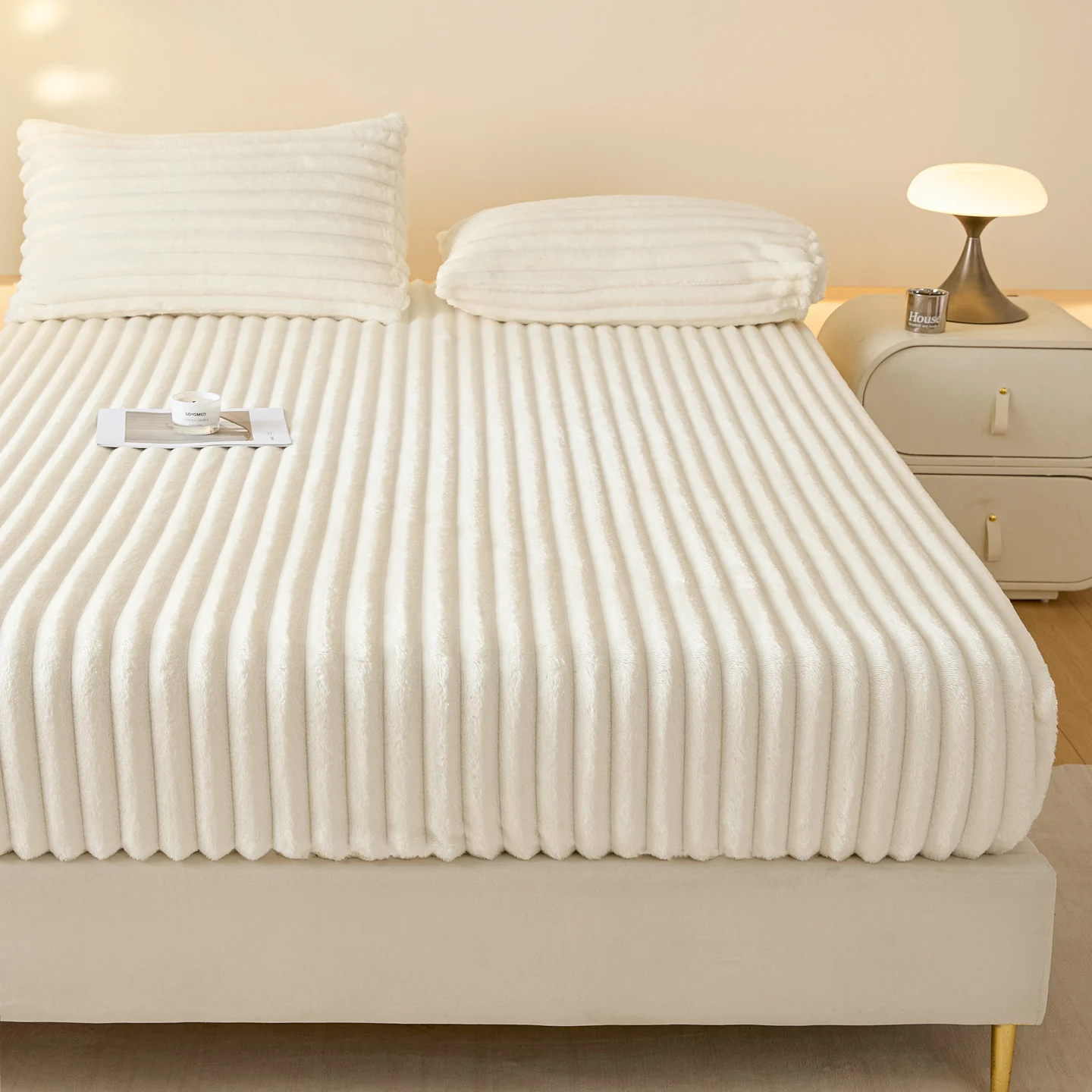 Fleece-lined Bedspread Single Piece — image 1