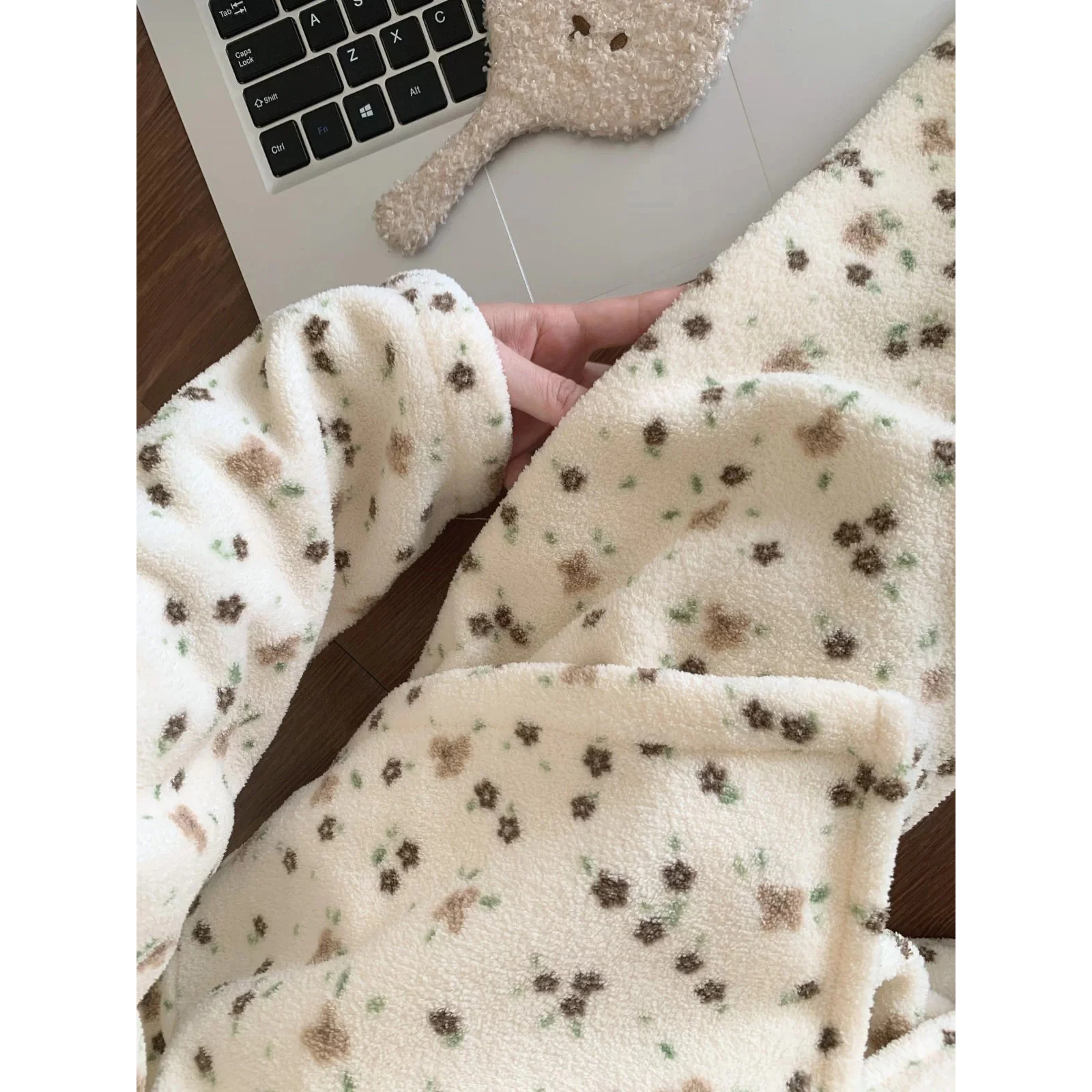 Floral-pattern Coral Fleece Pajama Set For Women Winter Thickened Design Suitable Both… — image 5