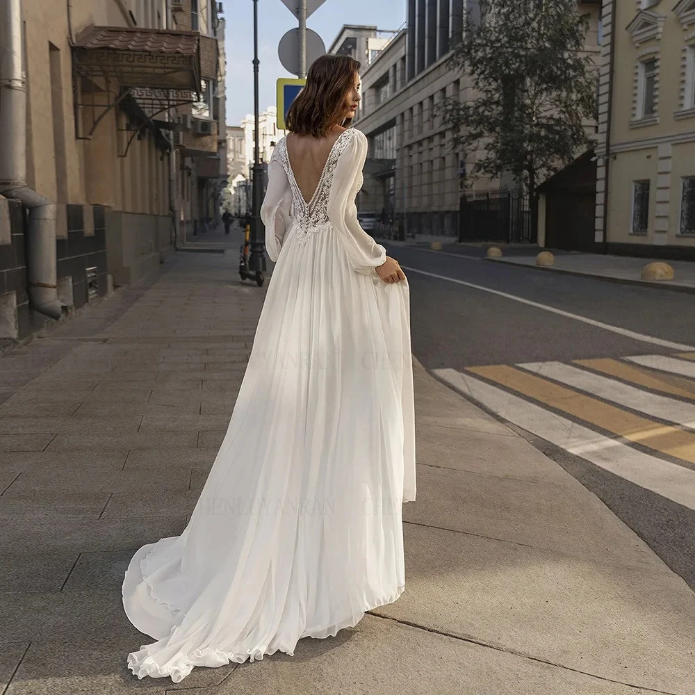 French-style V-neck Long-sleeved Lace Light Wedding Dress — image 3
