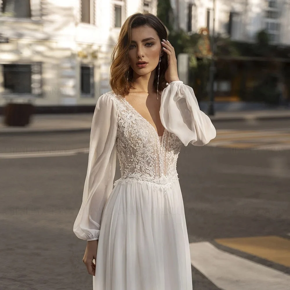 French-style V-neck Long-sleeved Lace Light Wedding Dress — image 4