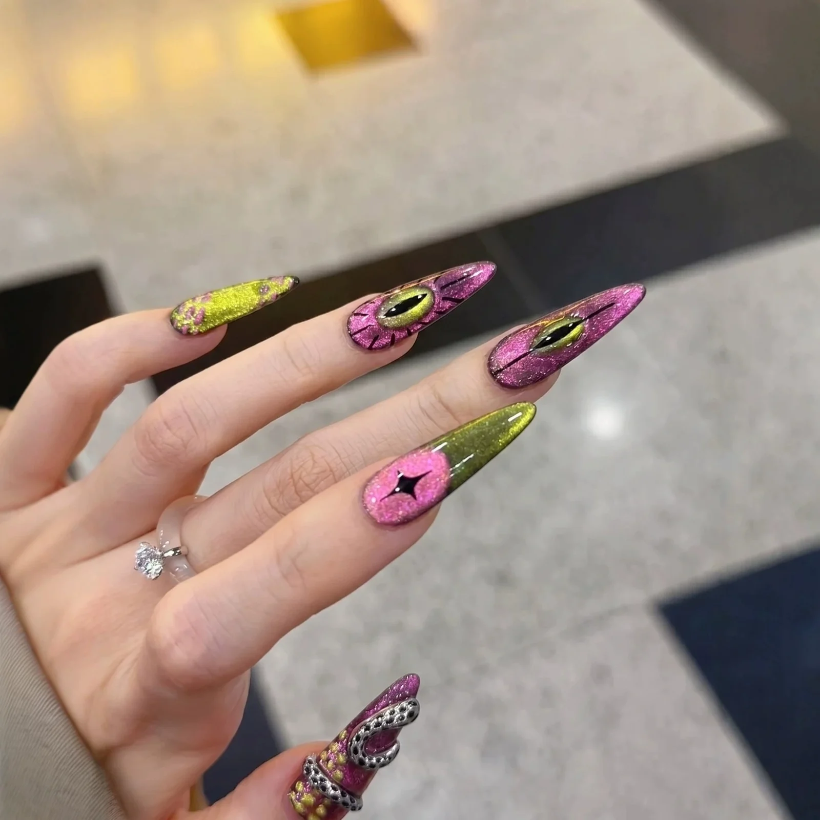 Hand-painted Cat's Eye Super Personality Fake Nails Detachable — image 2