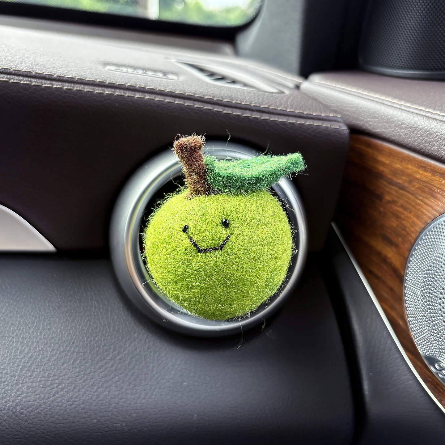 Handmade Wool Felt Car Air-conditioner Vent Scent Clip Ornament — image 9
