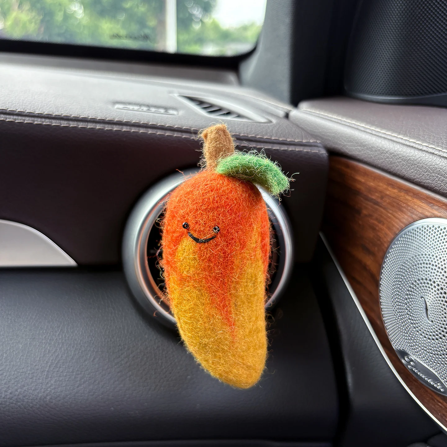 Handmade Wool Felt Car Air-conditioner Vent Scent Clip Ornament — image 2
