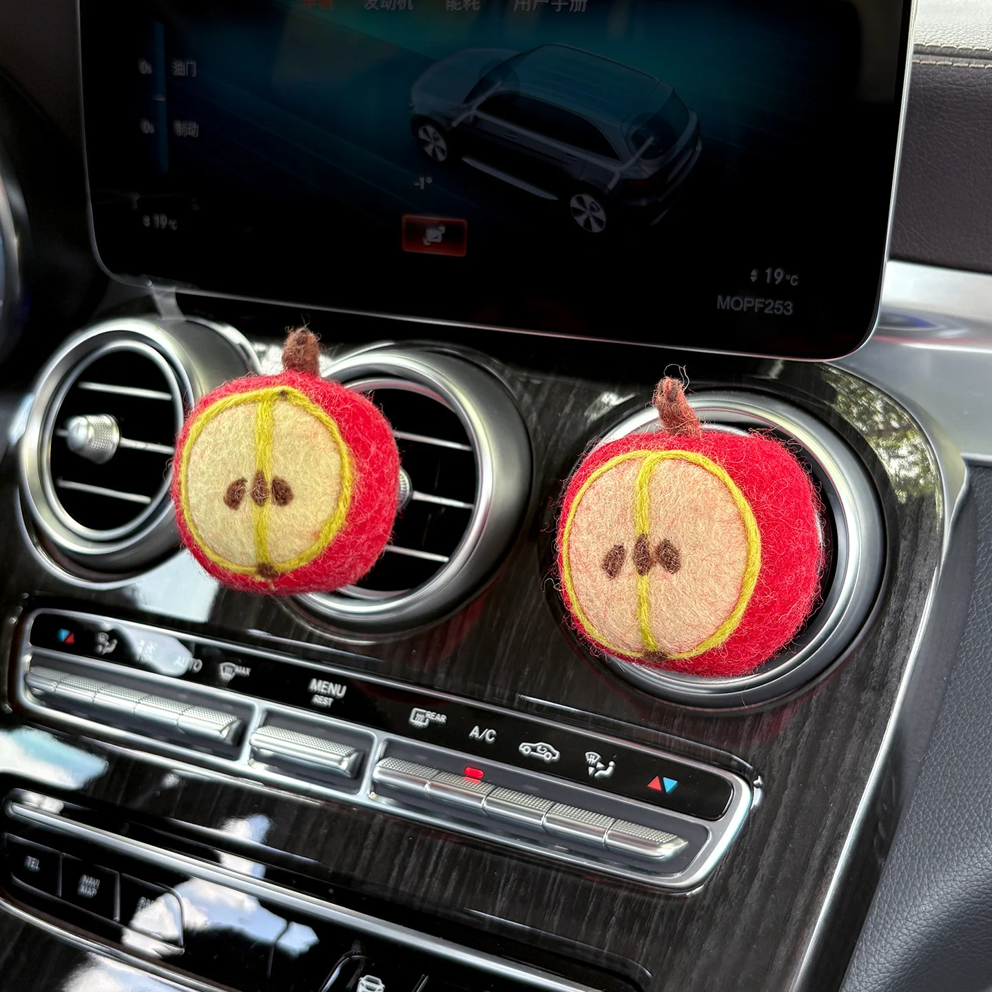 Handmade Wool Felt Car Air-conditioner Vent Scent Clip Ornament — image 3