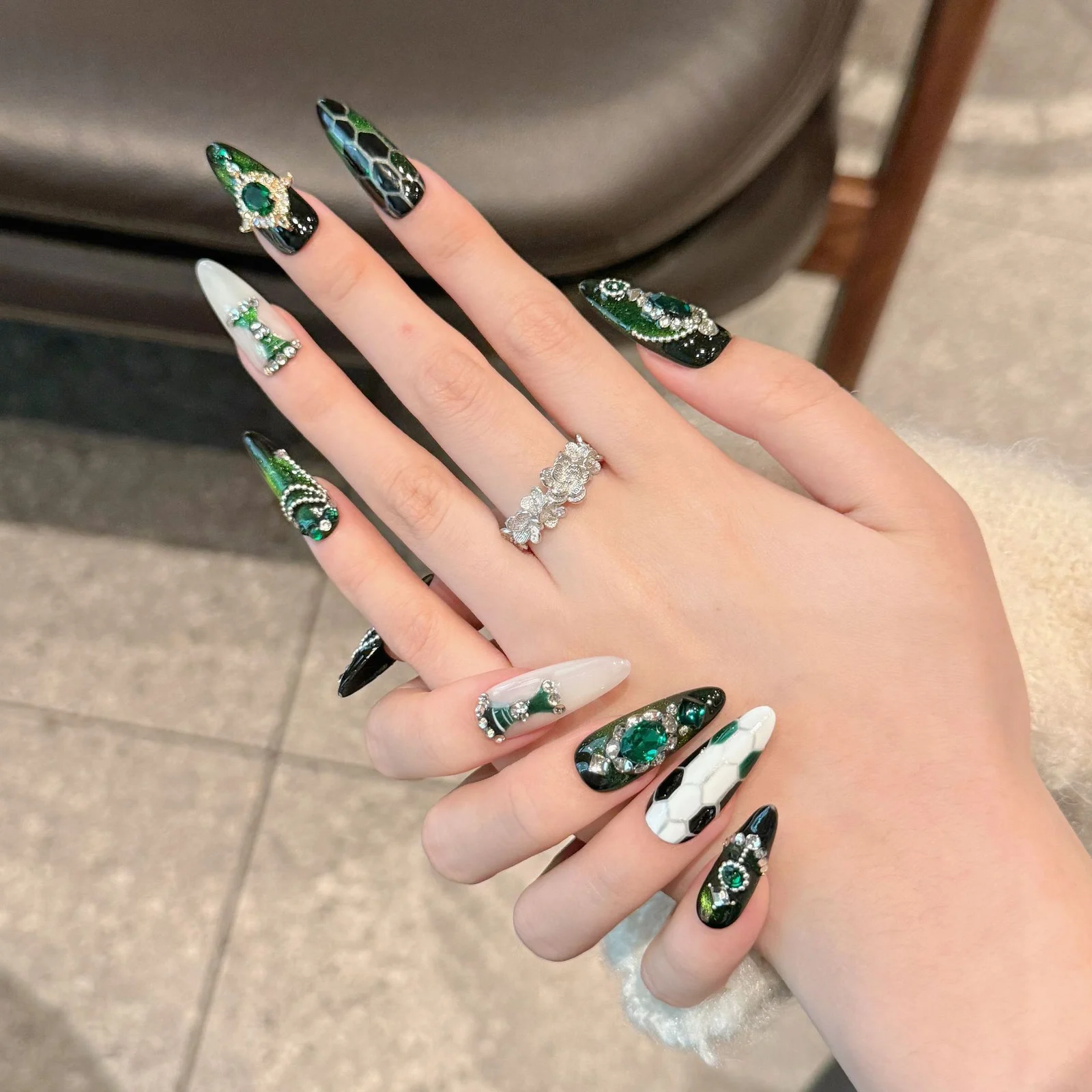 High-end Handcrafted Wearable Nail Tips — image 3