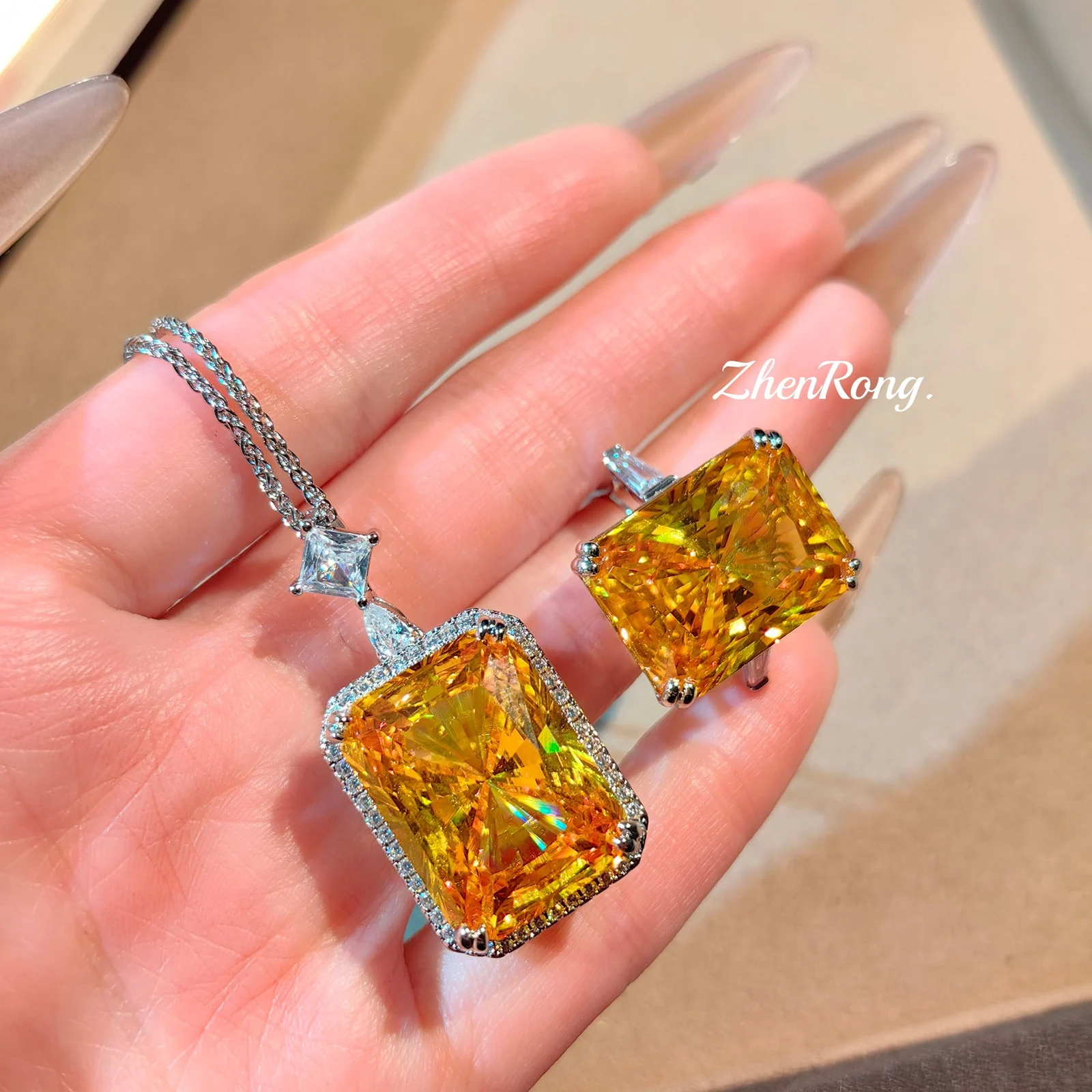 High-end Radiant Perfume Bottle Pendant Necklace Inlaid With High Carbon Diamond Ice… — image 2