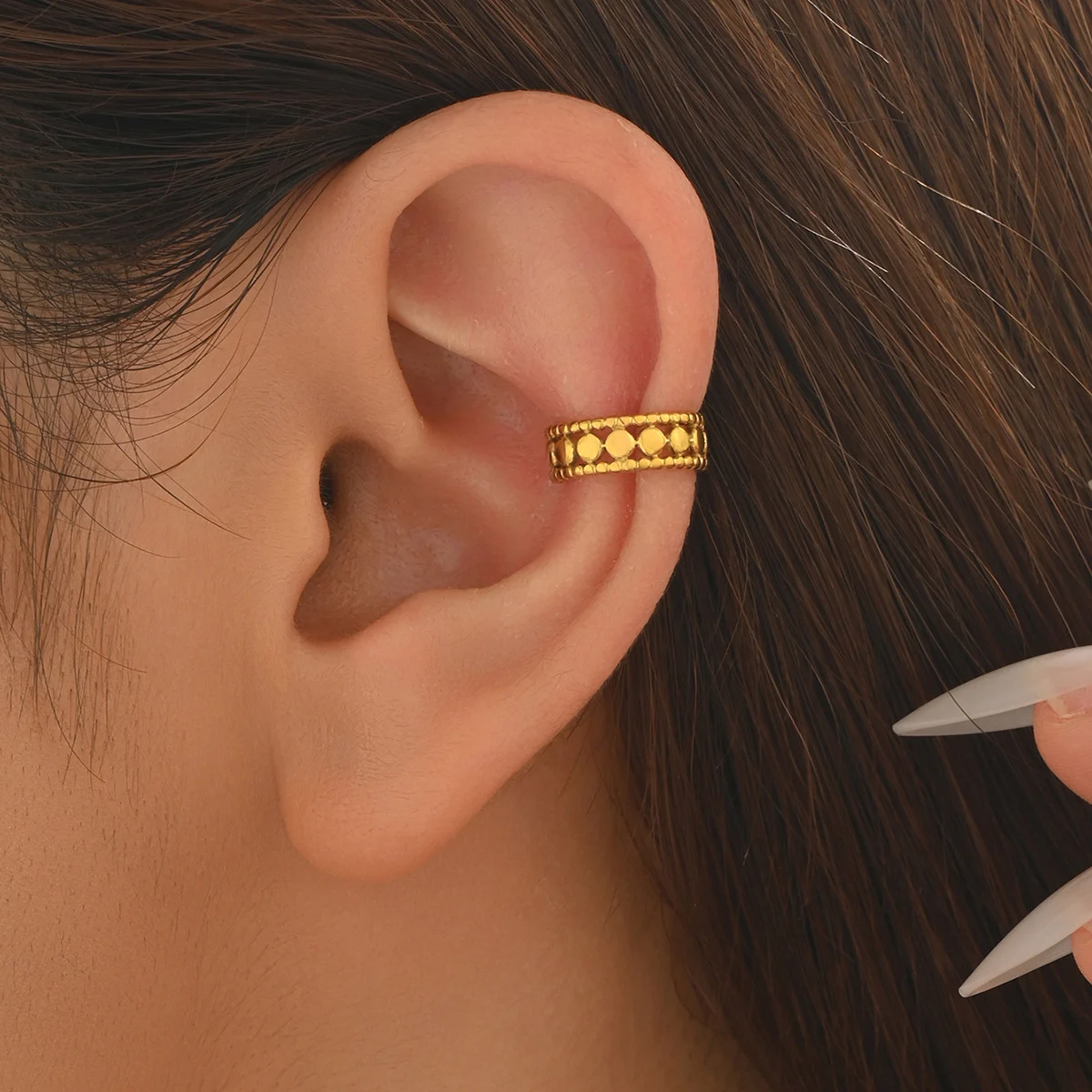 Hot-selling Gold Stainless Steel Dot Ear Clip Earrings, Fashionable And Simple Accessories — image 2