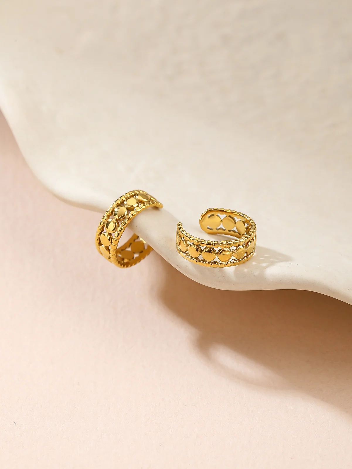 Hot-selling Gold Stainless Steel Dot Ear Clip Earrings, Fashionable And Simple Accessories — image 5