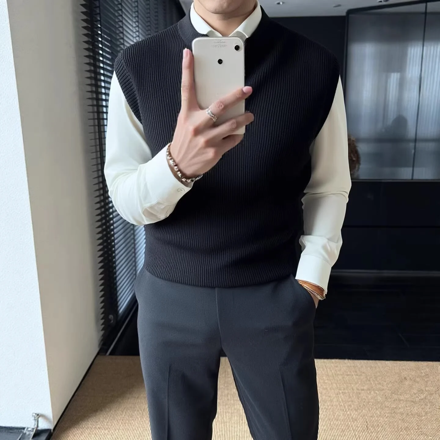 Light-luxury Business-casual Knit Vest — image 4