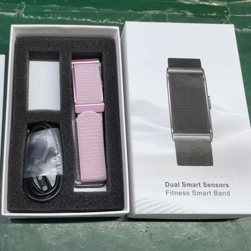 Long-lasting Body Temperature Health Monitoring Smart Bracelet — image 5