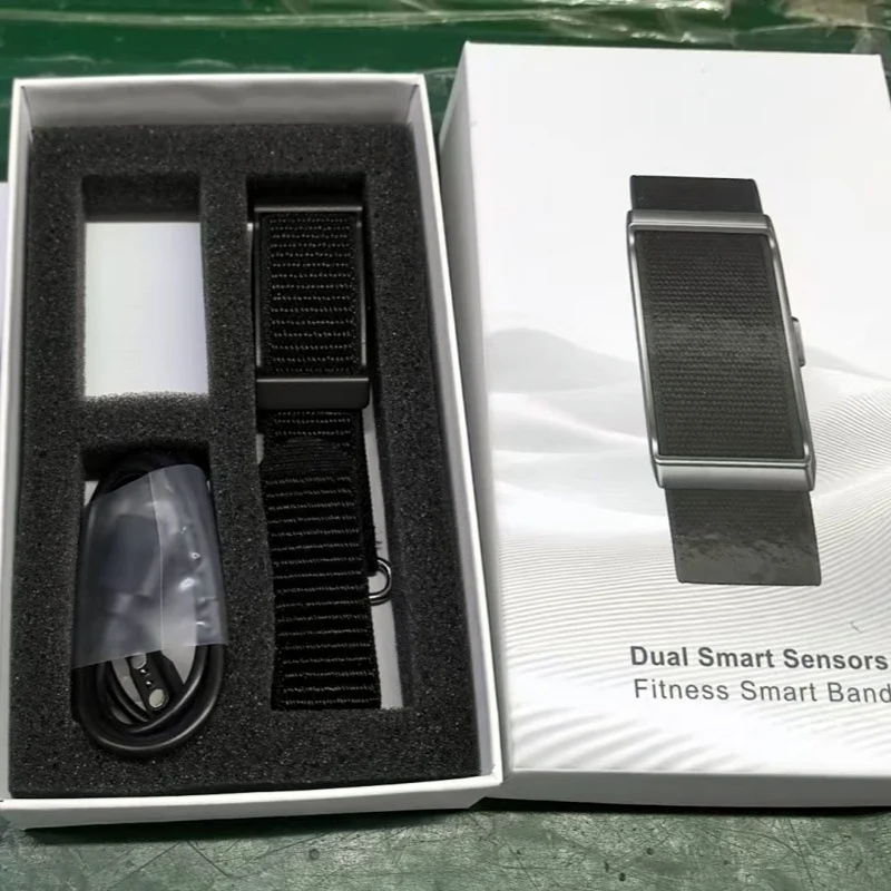 Long-lasting Body Temperature Health Monitoring Smart Bracelet — image 7