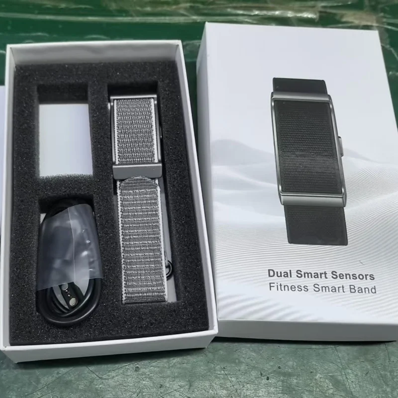 Long-lasting Body Temperature Health Monitoring Smart Bracelet — image 2