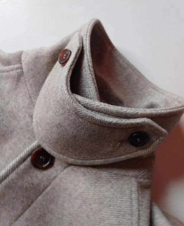 Mens Mid-length Wool Coat With Horn Buttons And A Lapel Collar — image 2