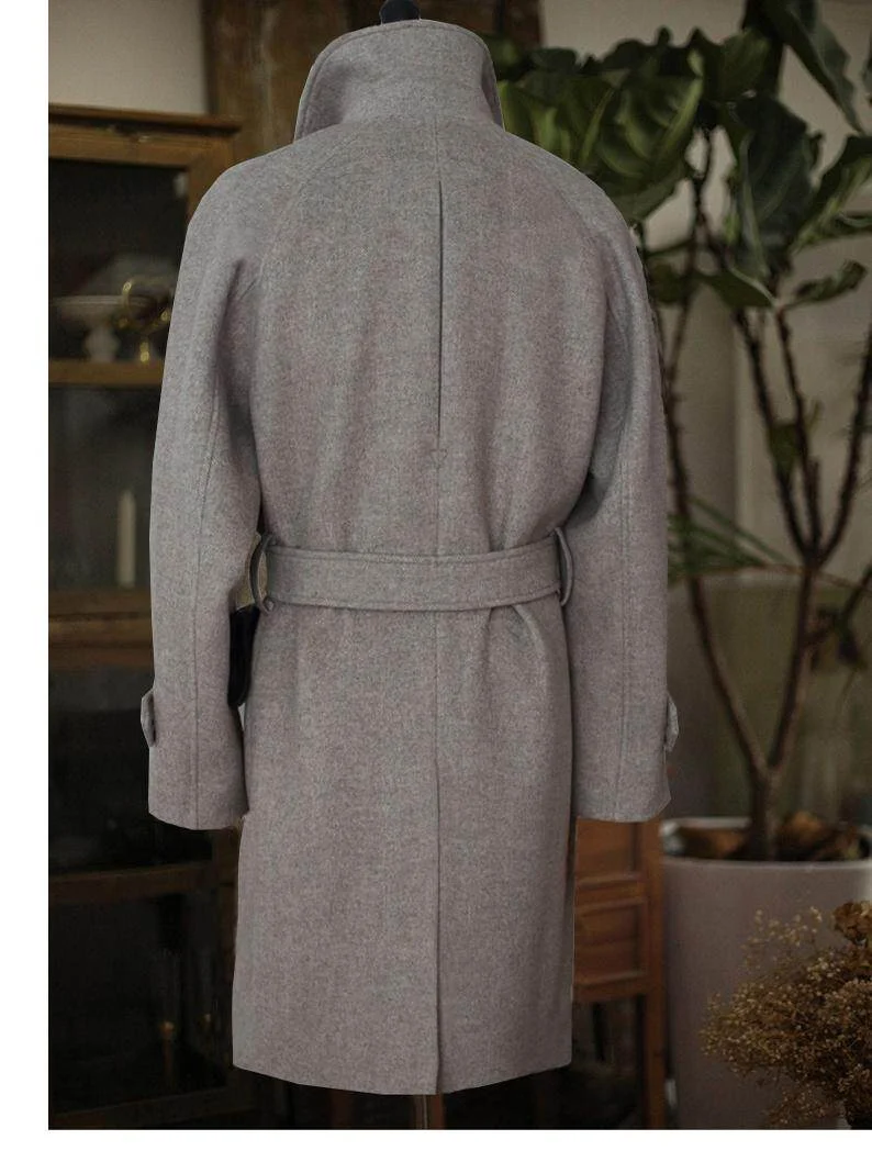 Mens Mid-length Wool Coat With Horn Buttons And A Lapel Collar — image 5