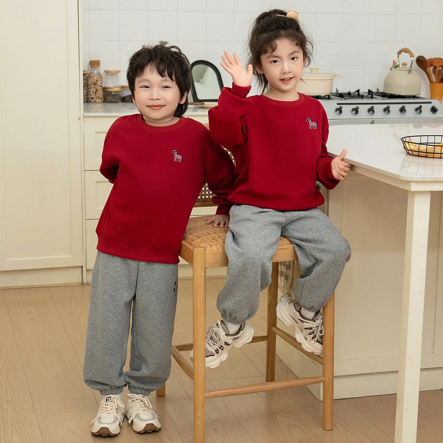 Parent-child Matching Cozy Long-sleeve Sweatshirt For Fall And Winter — image 2
