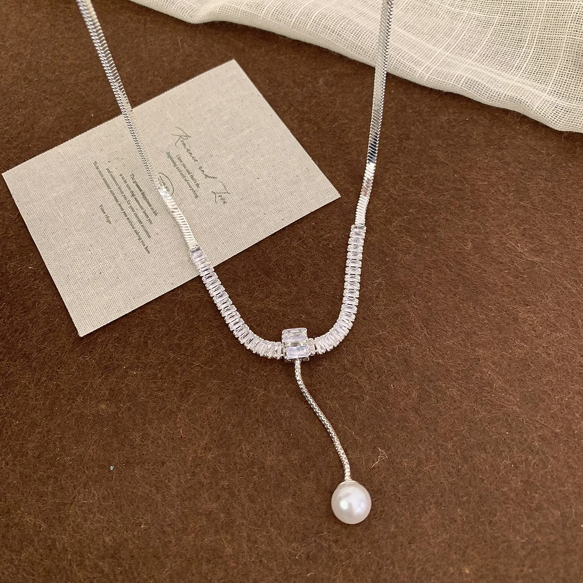 Pearl-studded Zircon Clavicle Necklace For Women Light Luxury Style — image 5