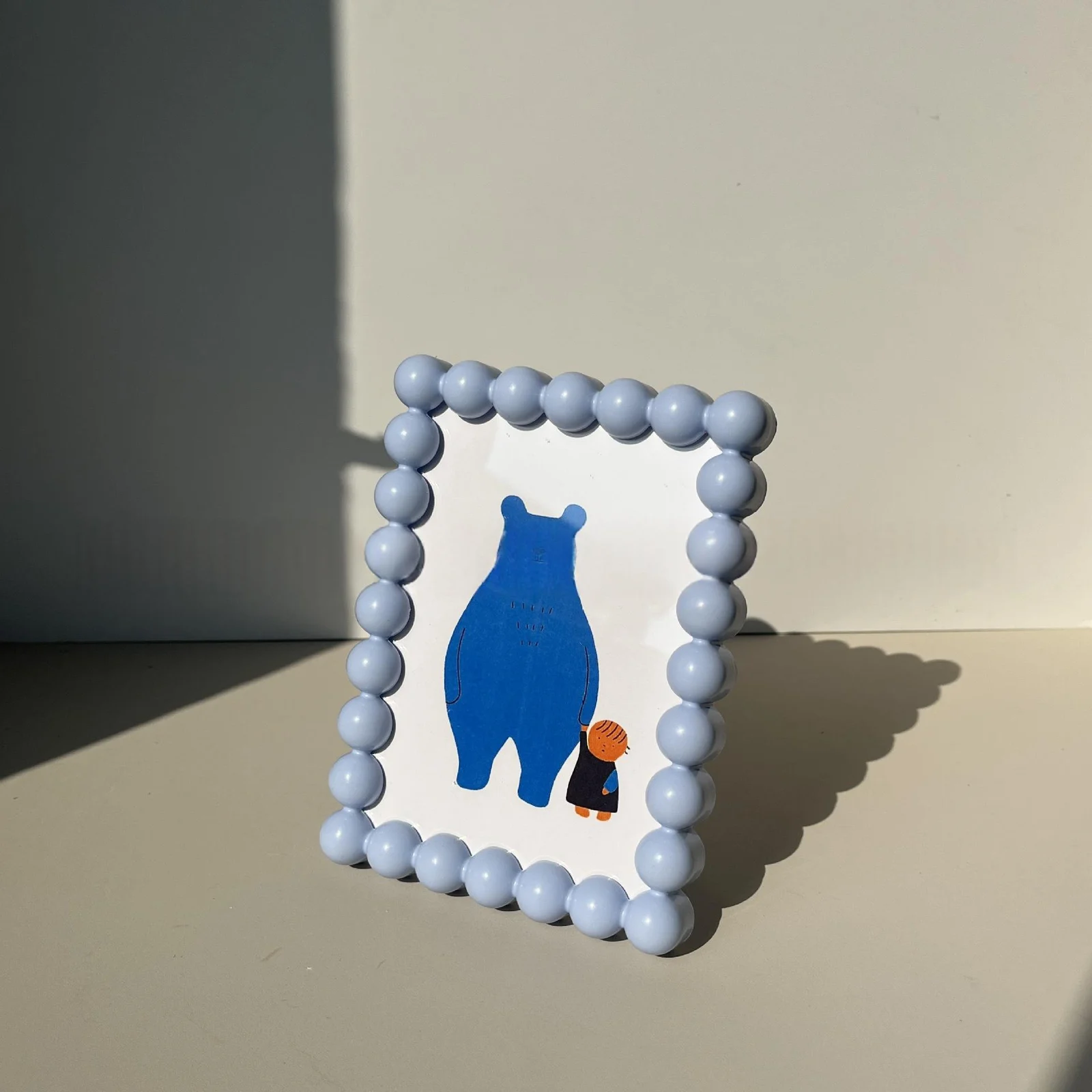 Plastic Round Bead Photo Frame For Display And Hanging Decoration — image 3