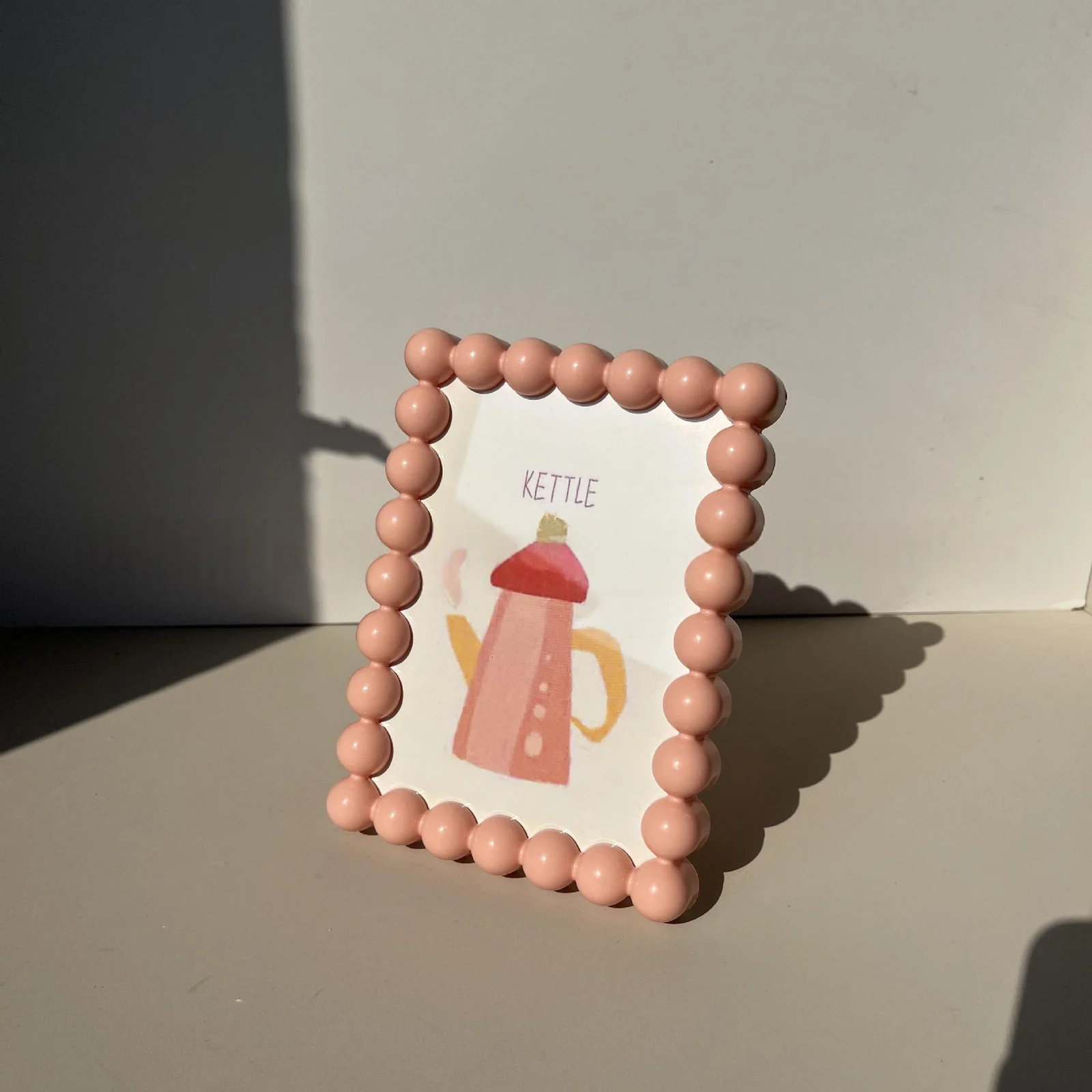 Plastic Round Bead Photo Frame For Display And Hanging Decoration — image 2