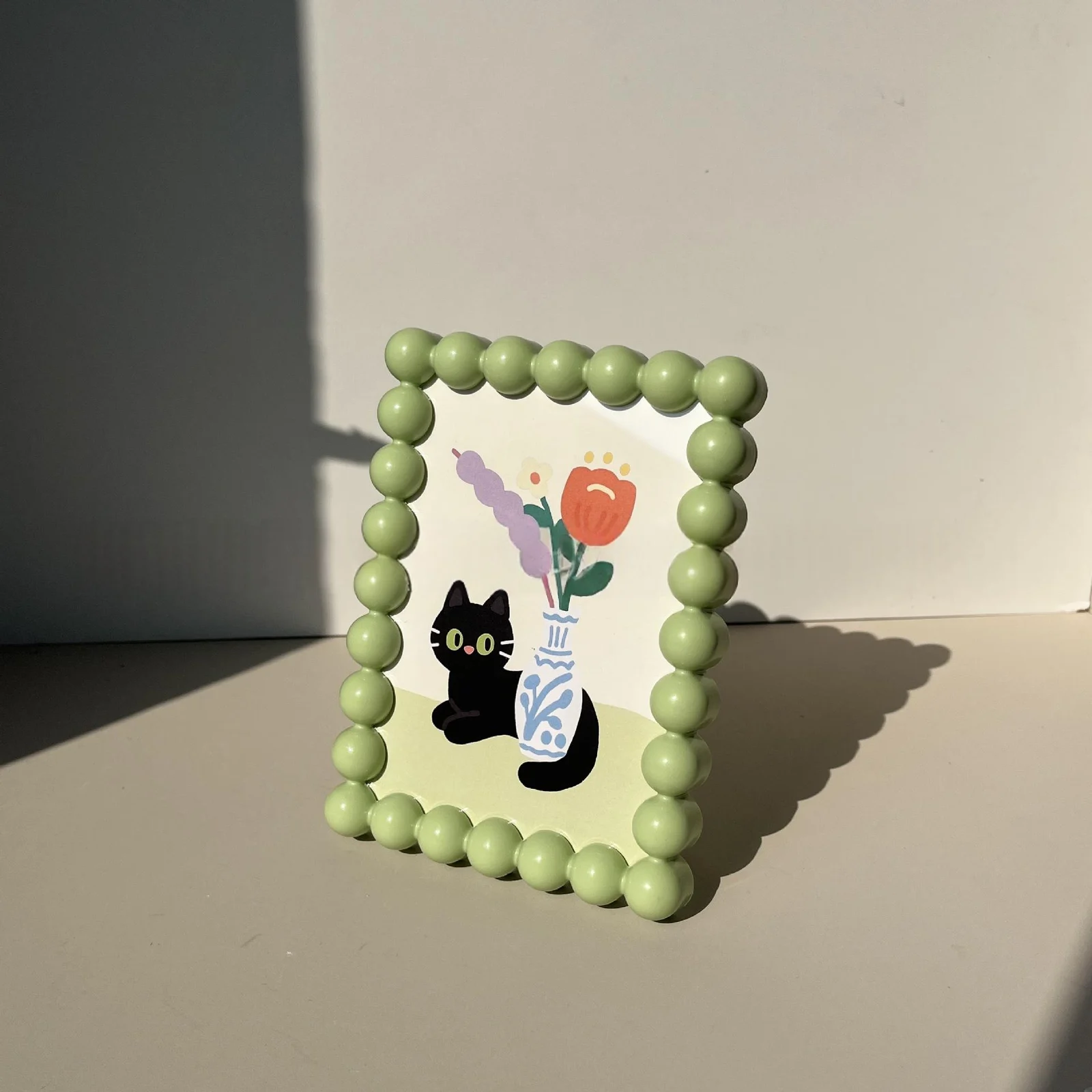 Plastic Round Bead Photo Frame For Display And Hanging Decoration — image 5