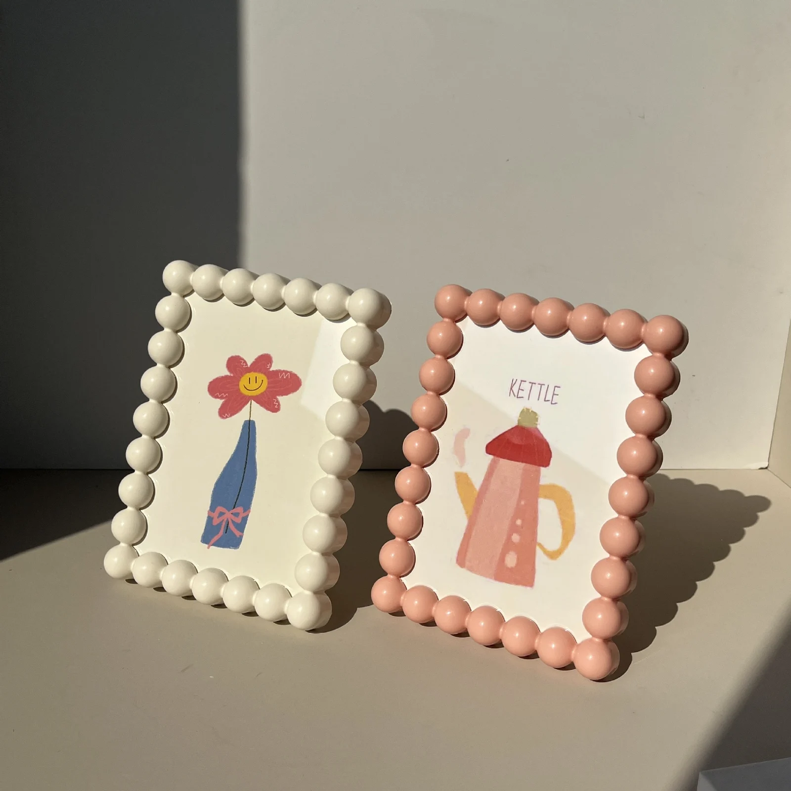 Plastic Round Bead Photo Frame For Display And Hanging Decoration — image 4