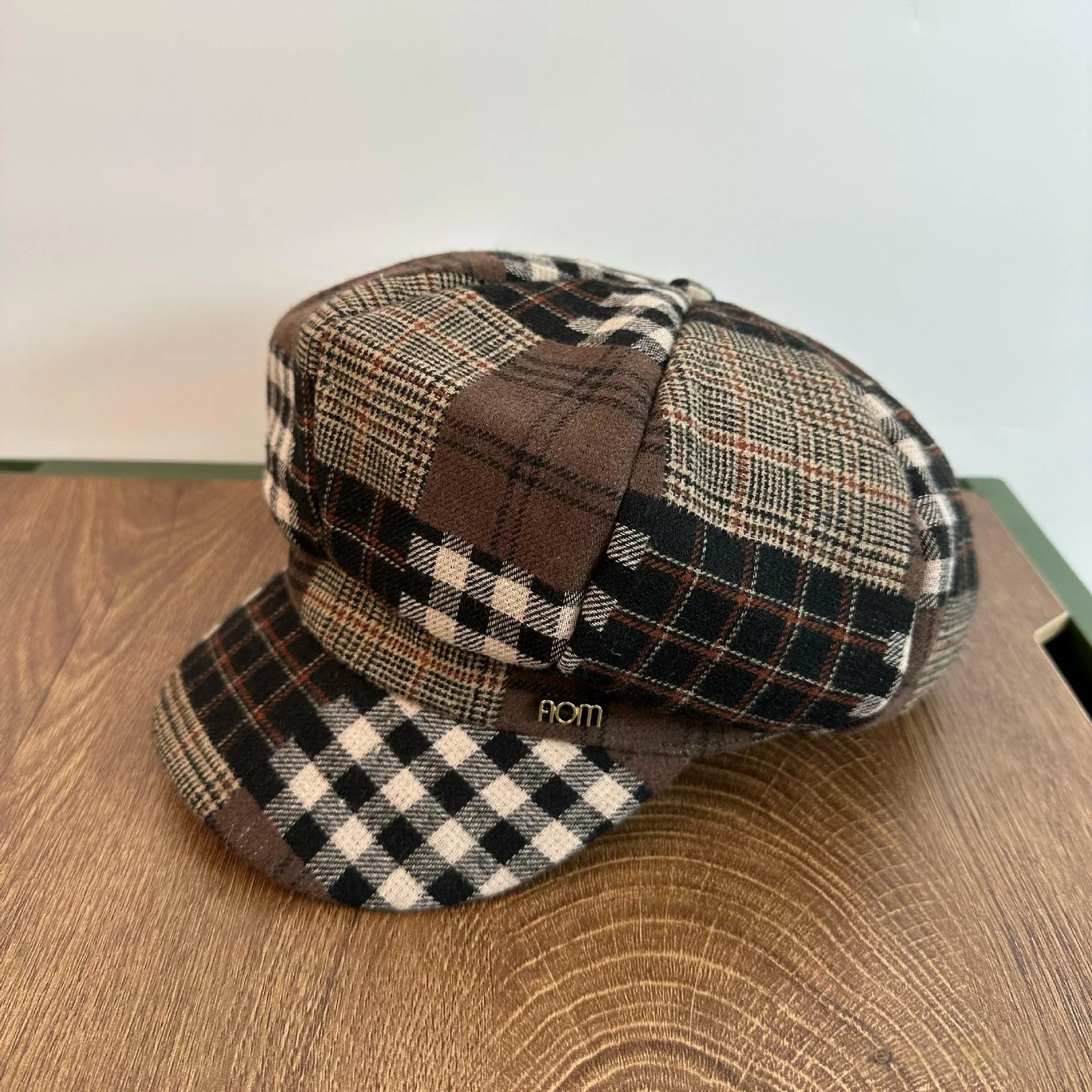 Retro British-style Versatile Color-block Beret — image 3