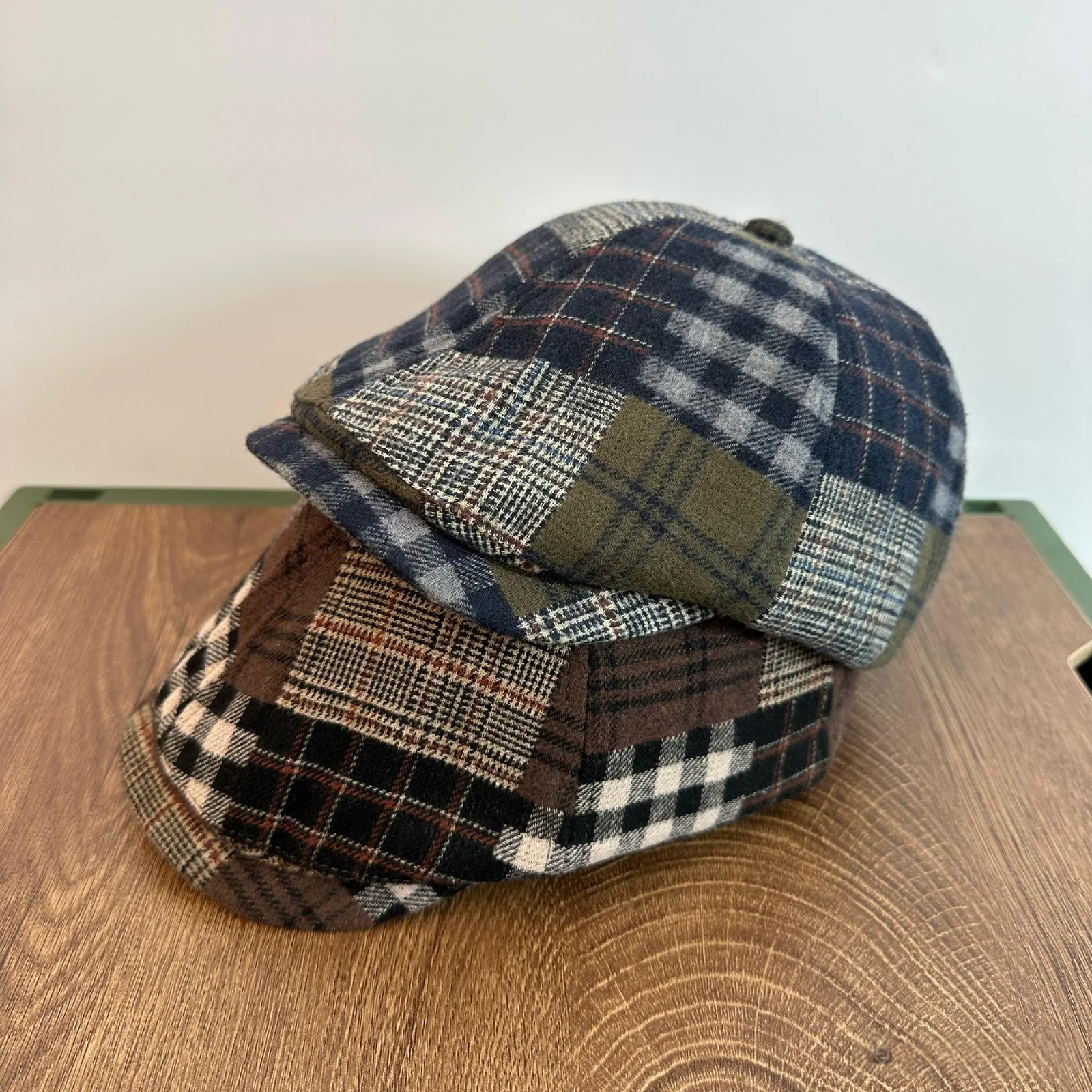 Retro British-style Versatile Color-block Beret — image 2