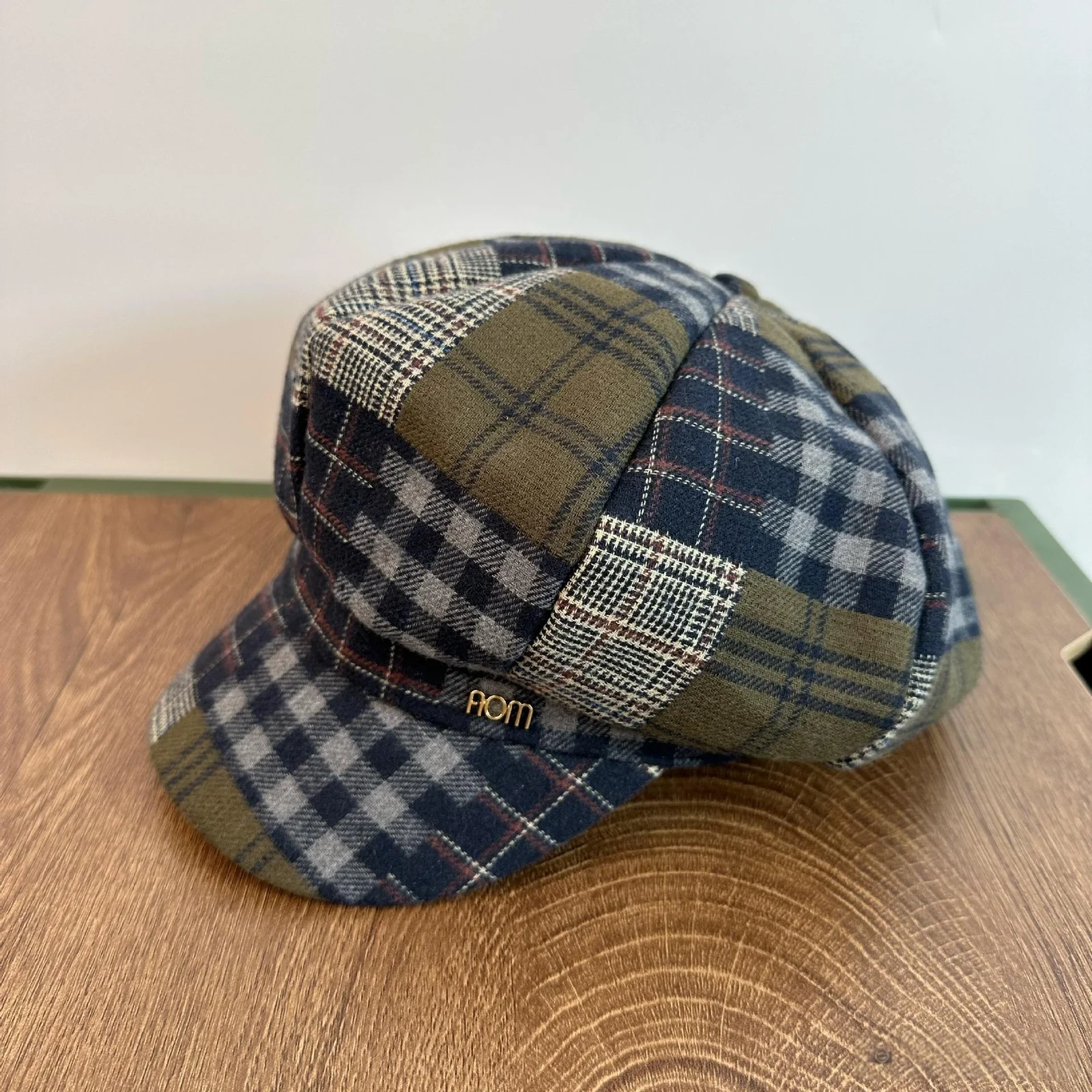 Retro British-style Versatile Color-block Beret — image 4