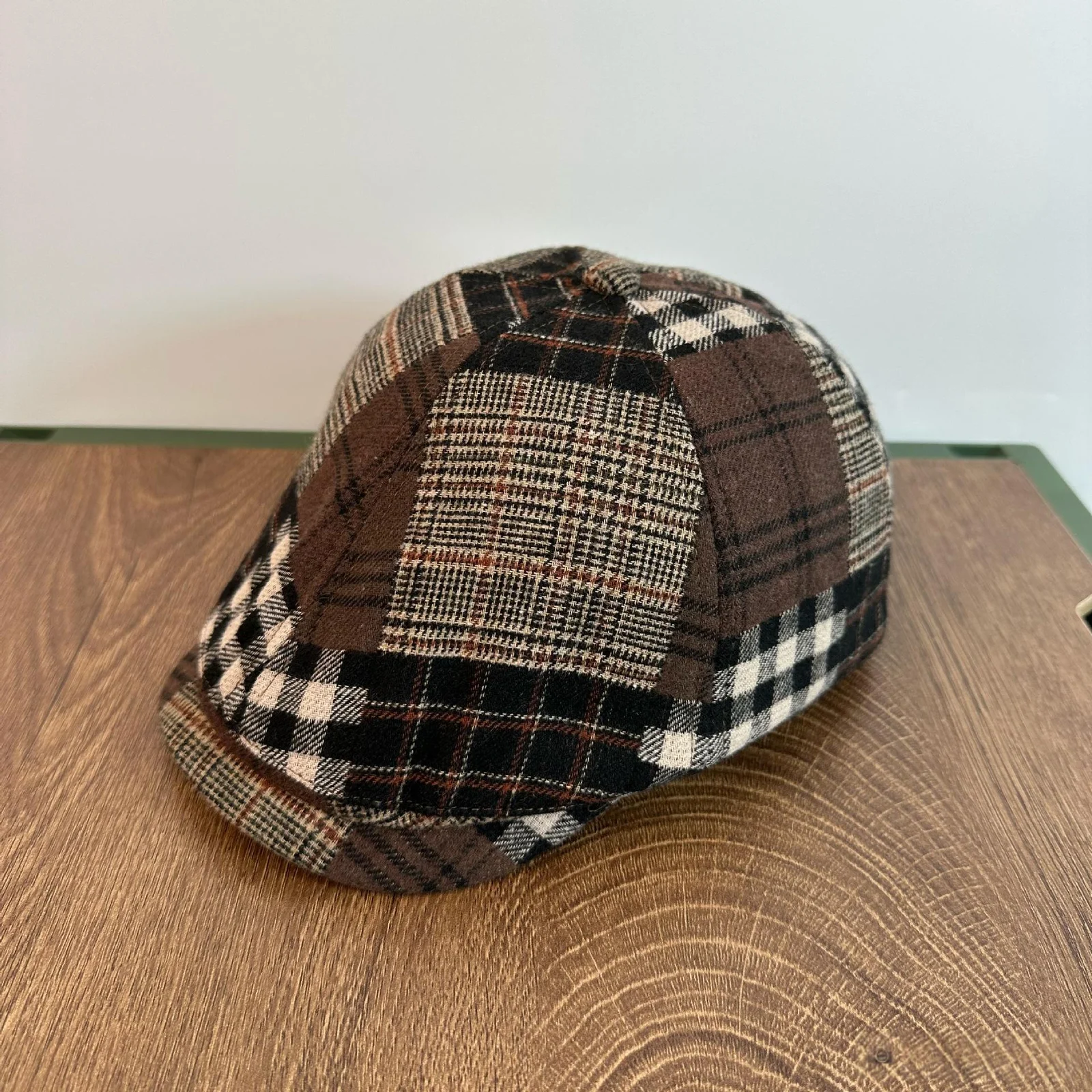 Retro British-style Versatile Color-block Beret — image 5