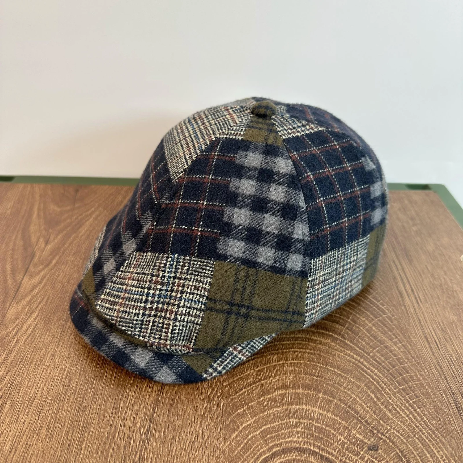Retro British-style Versatile Color-block Beret — image 6