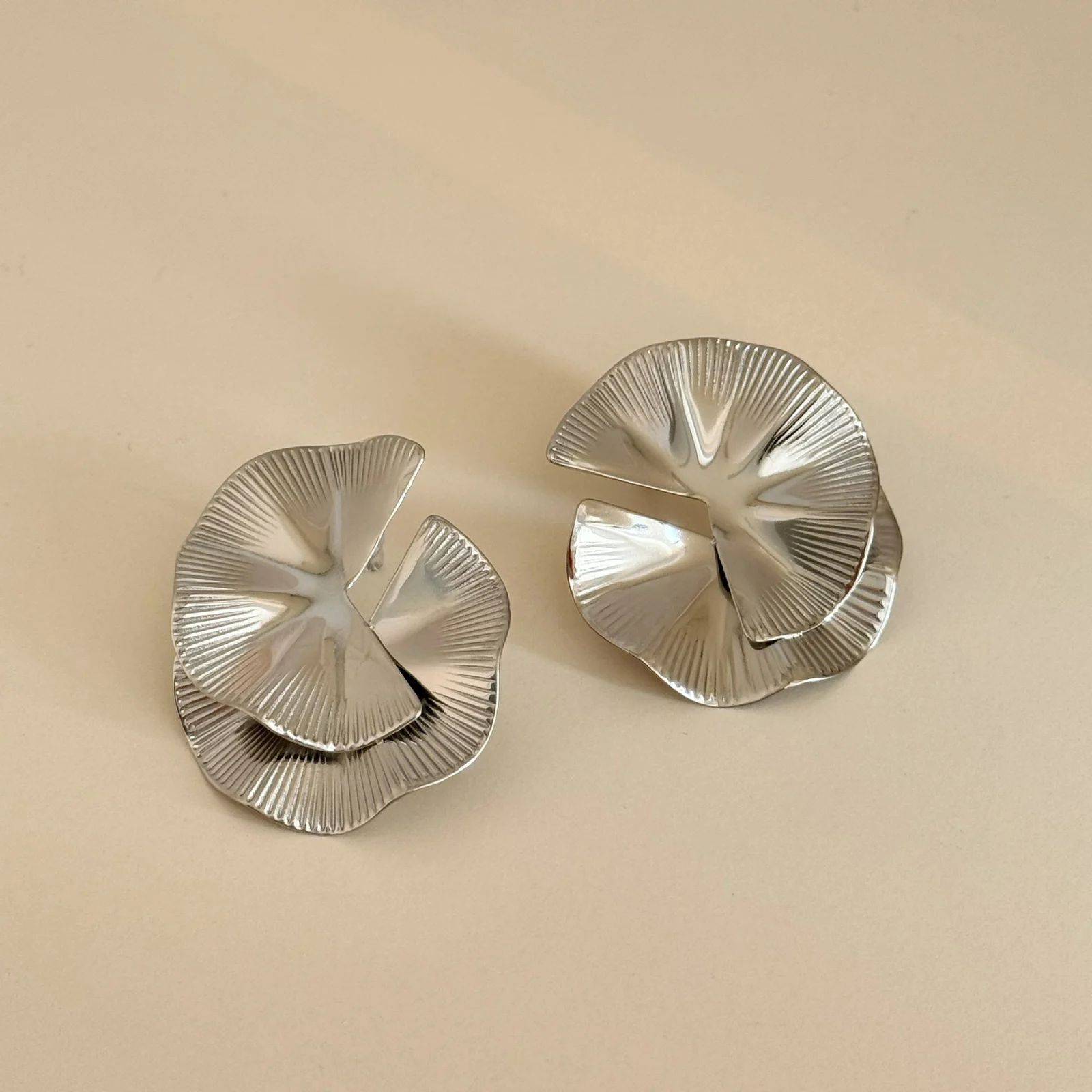 Retro Irregular Exaggerated Cloud Earrings For Women — image 4